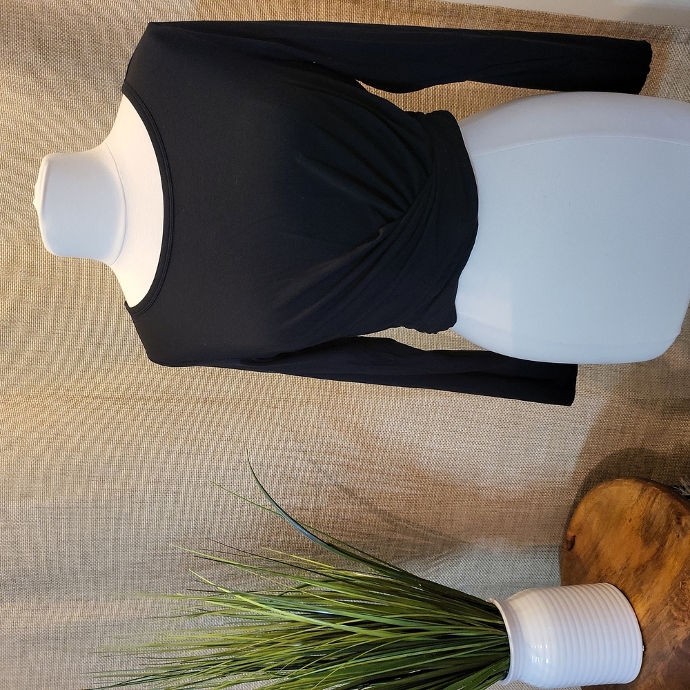 NWT Victoria's Secret Heavenly twist front cropped top sz L never worn.